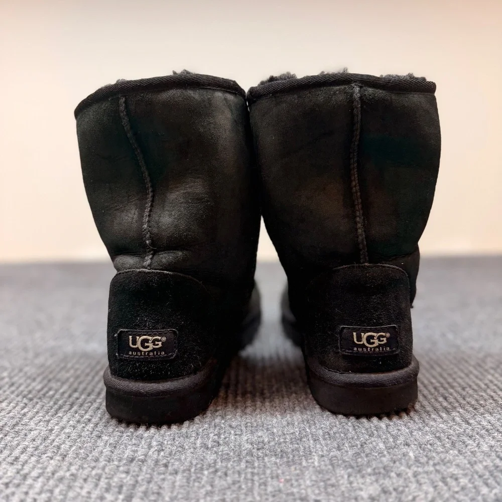 UGG Australia Classic Short Boots Womens Size 8 Black Suede‎ Sheepskin Cozy